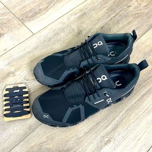 MENS ON CLOUD WATERPROOF 9.5